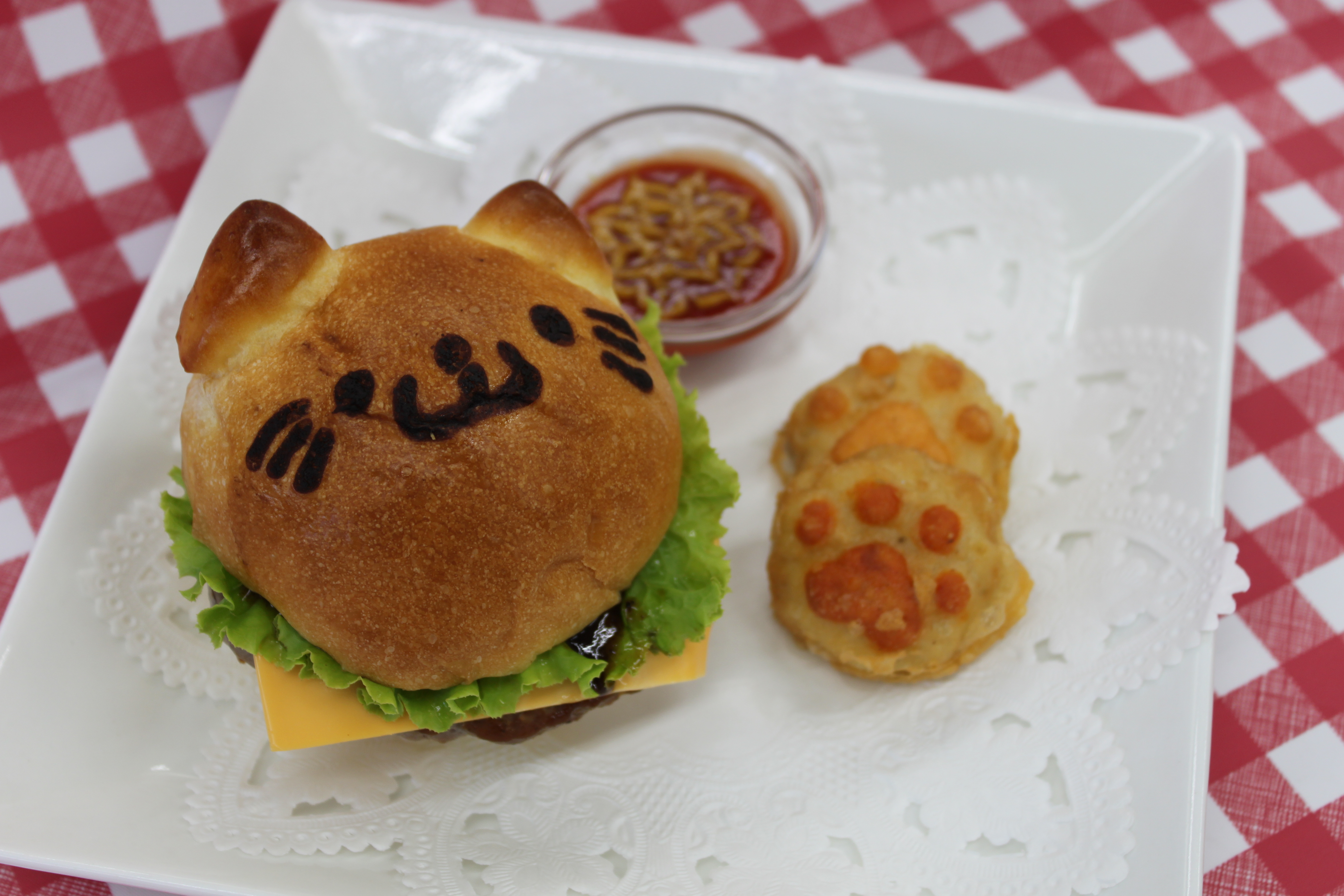 8.9猫耳チーズバーガー.JPG